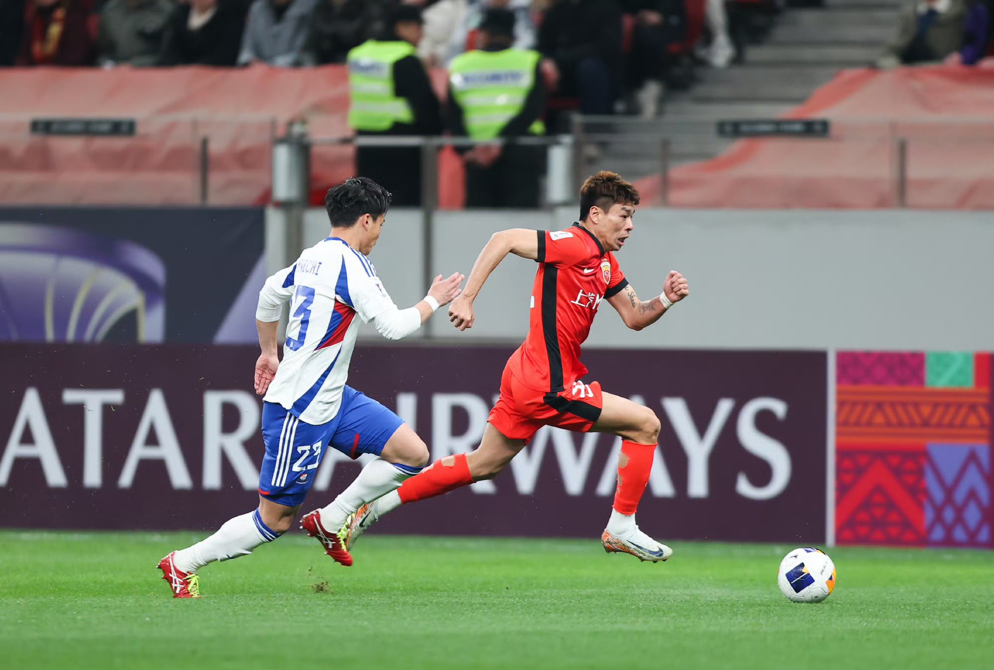 转会期英超焦点战；上海海港内部沟通；气氛紧张；轮换策略成焦点的简单介绍